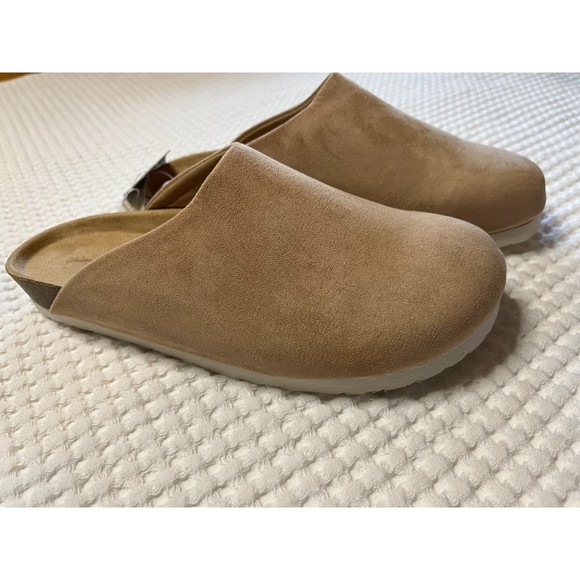 Universal Thread Shoes - NEW Universal Thread Tan Bev Slip on Shoe - Size 7.5